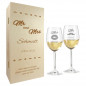 Preview: Hochzeitsgeschenk Weißweingläser mit Gravur und Geschenkbox 2er "Mr und Mrs" 1
