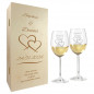 Preview: Hochzeitsgeschenk Weißweingläser mit Gravur und Geschenkbox 2er "Zwei Herzen" 1