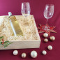 Preview: Weihnachtsgeschenk Weißweingläser mit Gravur und Geschenkbox "Rentier" 2