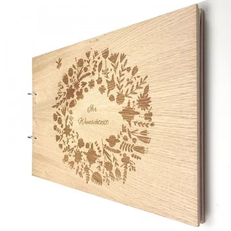 Gästebuch zur Hochzeit personalisiert mit Motiv "Blumenkranz" Titelbild
