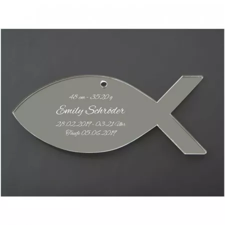 Fisch aus Plexiglas mit personalisierter Gravur als Geschenk zur Taufe und Geburt Beispielbild