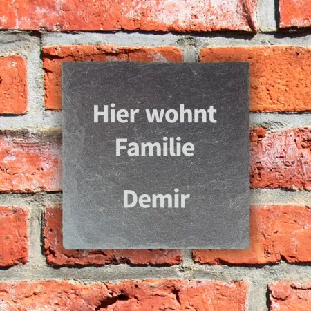 Tuerschild aus Schiefer mit personalisierter Gravur Hier wohnt 3