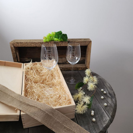 Hochzeitsgeschenk Weißweingläser mit Gravur und Geschenkbox 2er "Zwei Herzen" 2