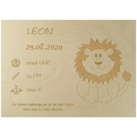 Personalisierte Erinnerungskiste aus Holz mit Gravur Löwe Front