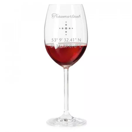 Rotweinglas mit personalisierter Gravur als Geschenk Koordinaten Beispieltext Traumurlaub