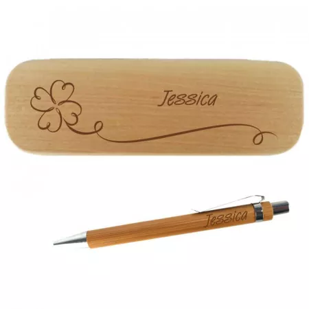 Holzkugelschreiber und Holzbox im Set mit personalisierter Gravur als Geschenk Kleeblatt Detailansicht