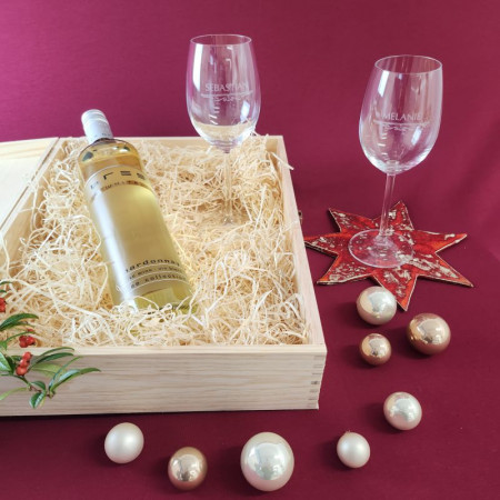 Weihnachtsgeschenk Weißweingläser mit Gravur und Geschenkbox "Schlitten" 2