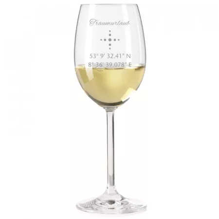Weissweinglas mit personalisierter Gravur als Geschenk Koordinaten Beispieltext Traumurlaub