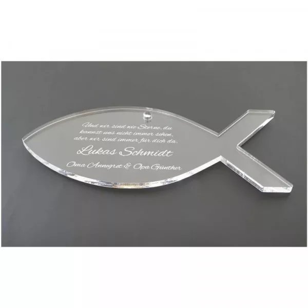 Fisch aus Plexiglas mit personalisierter Gravur als Geschenk zur Taufe und Geburt