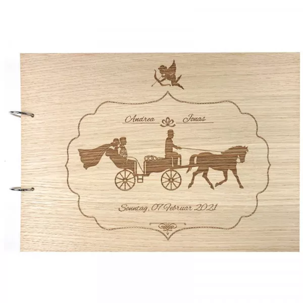 Gästebuch zur Hochzeit personalisiert mit Motiv "Kutsche" Frontansicht