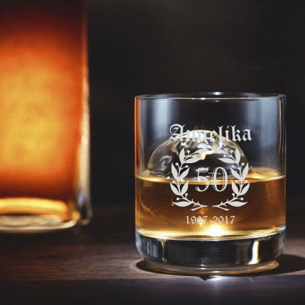 Whiskyglas mit personalisierter Gravur als Geschenk Lorbeerkranz 1