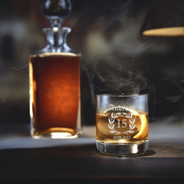 Whiskyglas mit personalisierter Gravur als Geschenk Lorbeerkranz 4