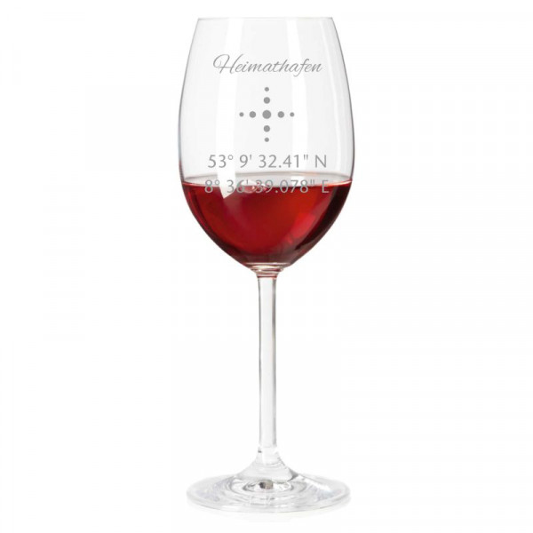 Rotweinglas mit personalisierter Gravur als Geschenk Koordinaten 4
