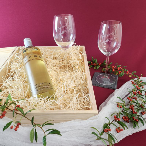 Hochzeitsgeschenk Weißweingläser mit Gravur und Geschenkbox "Ranke" 2