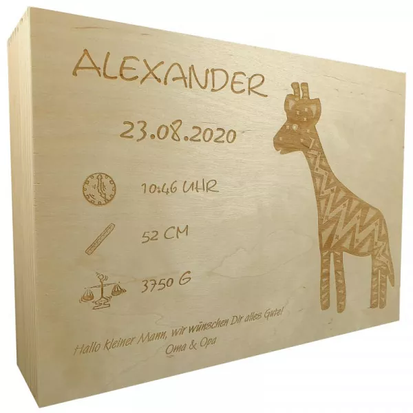Personalisierte Erinnerungskiste aus Holz mit Gravur Giraffe Titelbild