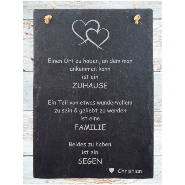 Schiefertafel mit personalisierter Gravur als Geschenk Herzen Titelbild