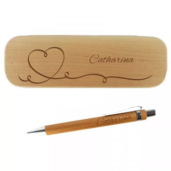 Holzkugelschreiber und Holzbox im Set mit personalisierter Gravur als Geschenk Herz Detailansicht