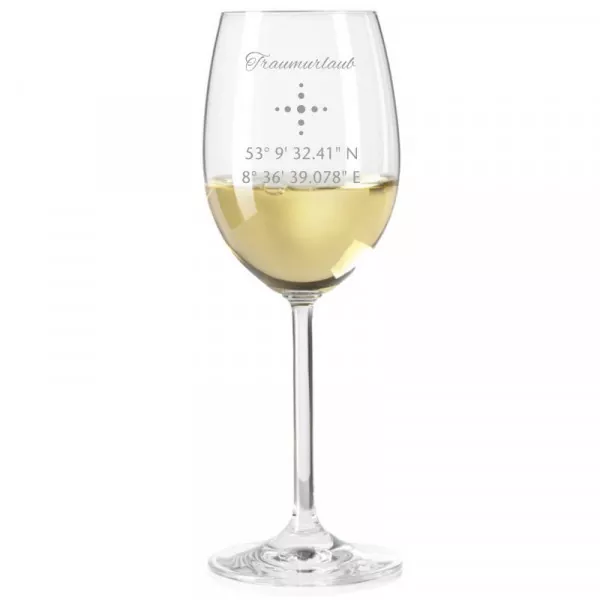 Weissweinglas mit personalisierter Gravur als Geschenk Koordinaten Beispieltext Traumurlaub